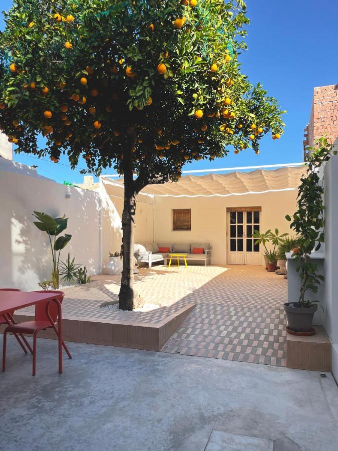 Design & Art, Patio With Orange Tree, Near Seville Carrion de Los Cespedes Exteriér fotografie