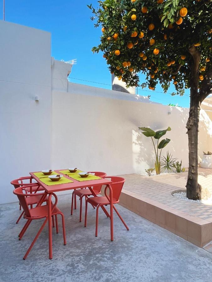 Design & Art, Patio With Orange Tree, Near Seville Carrion de Los Cespedes Exteriér fotografie